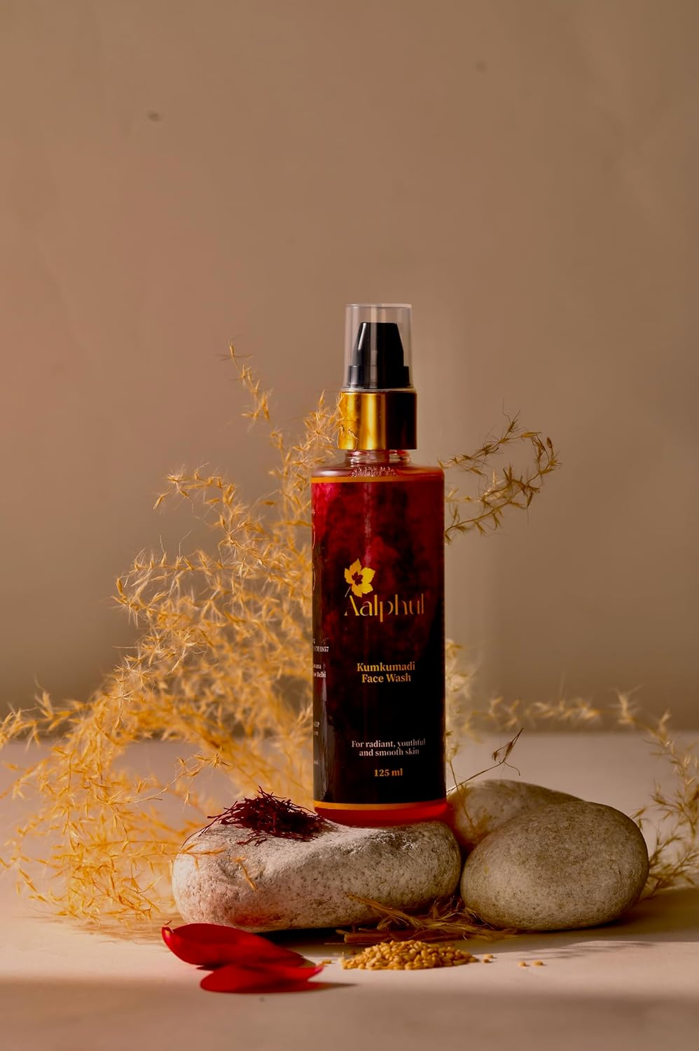 Kumkumadi Face Wash for Glowing Skin | Power of Kumkumadi Tailam (Oil) | Brightens complexion | Reduces Pigmentation & Dark Spots | Smooth Texture and hydration from Hyaluronic Acid| Manjistha helps detoxify skin and reduce acne and pigmentation | Glycerine Hydrates the skin keeping it Soft & Radiant | Sulphate free | Paraben free | Salt free | Cruelty free | Vegan | Uses natural cleansers only |. Coconut oil based | For All Skin Types | 125 ml - Image 8